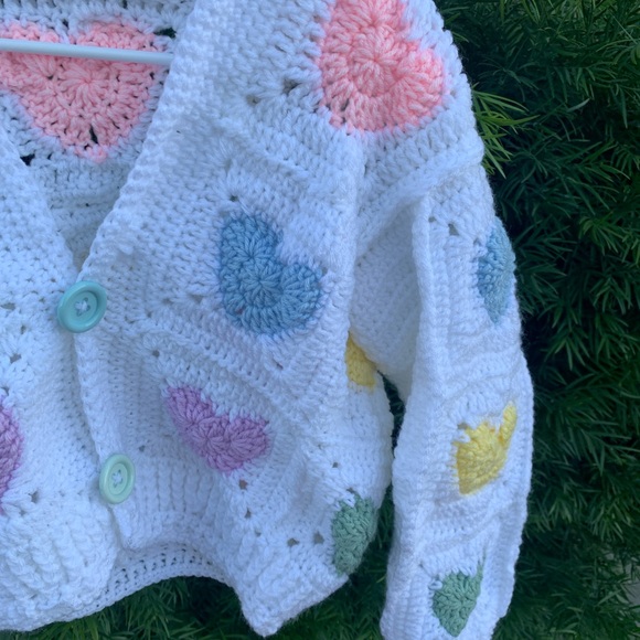 Crochet heart granny square cardigan - Picture 3 of 4